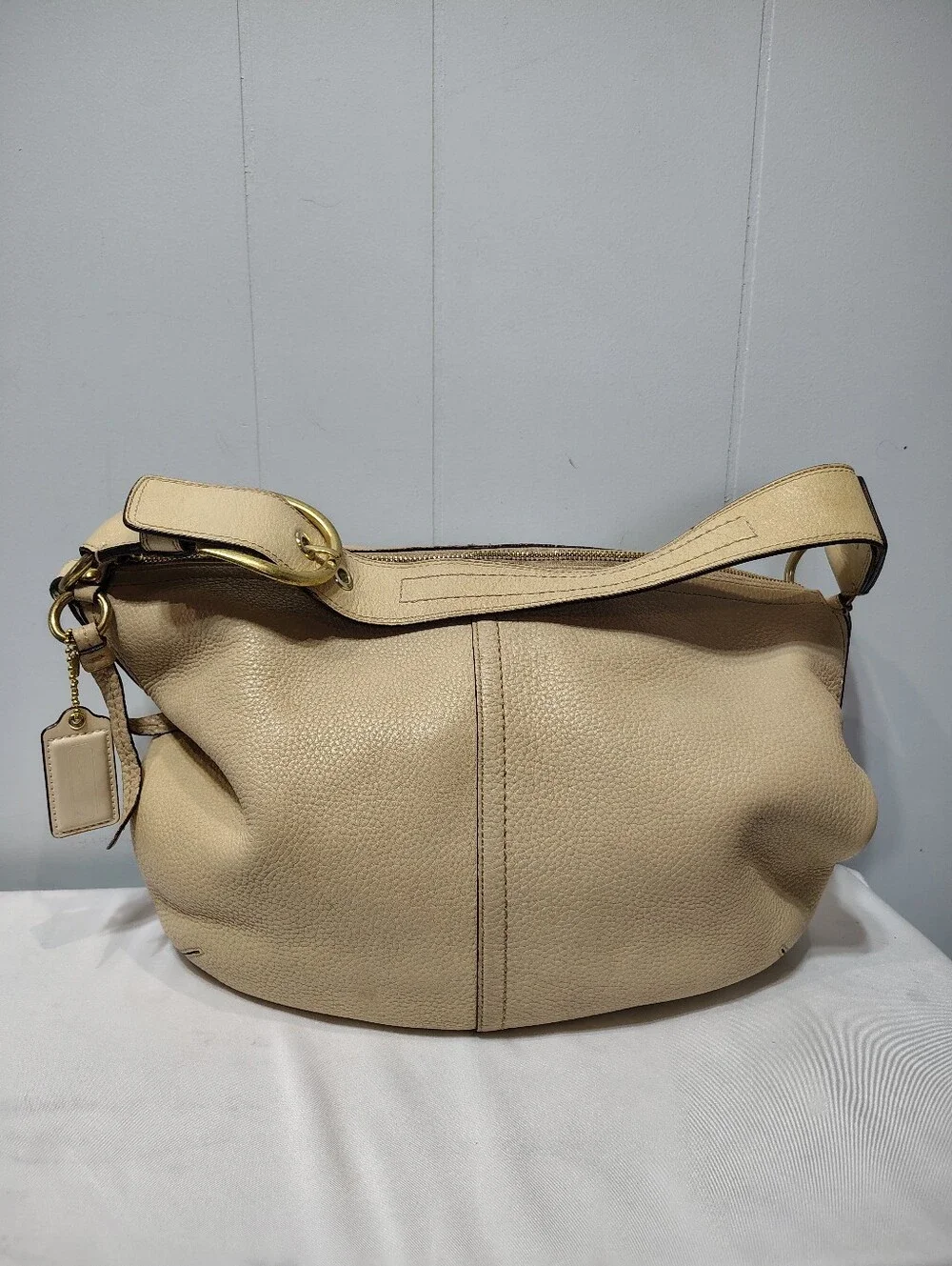 Coach Soho Hobo Bag 11839 Beige Cream Pebbled Leather Buckle Shoulder Tote